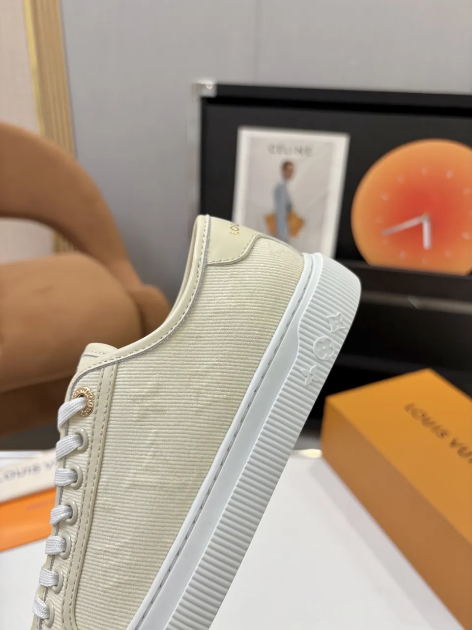 p580🐮🐮LV couple skate shoes｜Classic jacquard, the ultimate code for a sweet outing! 👫** This pair of shoes is Louis Vuitton's love letter to fashionistas💌 - **classic presbyopic skate shoes**, the perfect choice for couples to go out on the street!    🔸 **Luxury details are a must-have**: Jacquard fabric   🔸 **So comfortable that you don’t want to take it off**: The sheepskin lining is skin-friendly and breathable, warm in autumn and winter without stuffing your feet, refreshing in spring and summer without being sticky, and you can wear it with a high-end feel in all seasons!   🔸 **Steady sense of security**: Non-slip rubber outsole, perfect grip, accompanying you through romantic streets.    **💑 Couple outfit inspiration**: ▪️ For boys, pair with leggings + baseball cap for a trendy street look!   ▪️ Girls can wear short skirts or shark pants, and the sweet and cool style is easy to choose~ **#Louis Vuitton #couple shoes #presbyopia classic** **👉 Click to collect and become the most fashionable CP in the circle of friends with him! ** Fabric: Imported cowhide/classic jacquard fabric Lining: Sheepskin lining Sole: Original rubber sole Size: Women’s size 35-42 (40/41/42 customized) Men’s size 39-45 (39.45 customized)